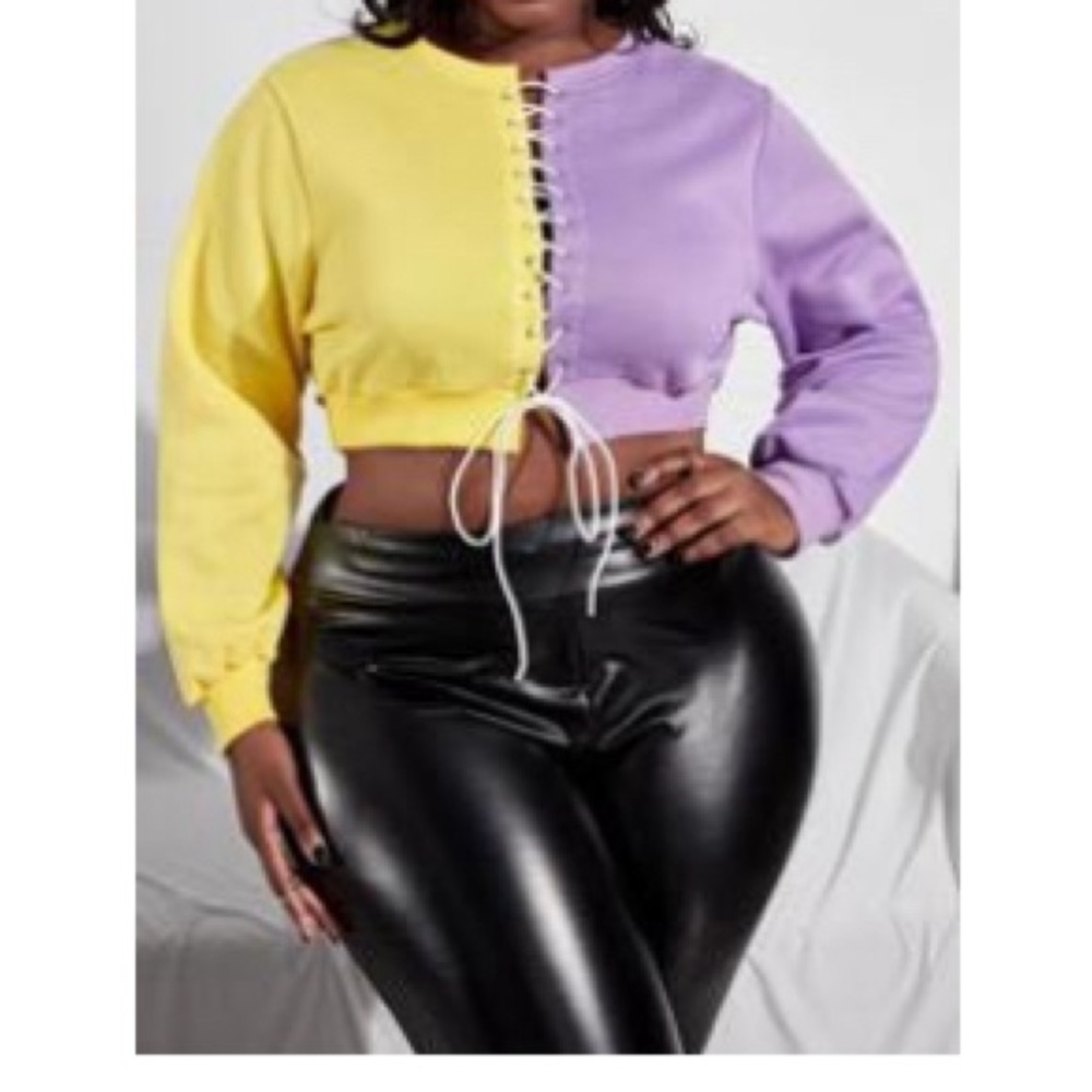 Two tone grommet lace up front crop pullover